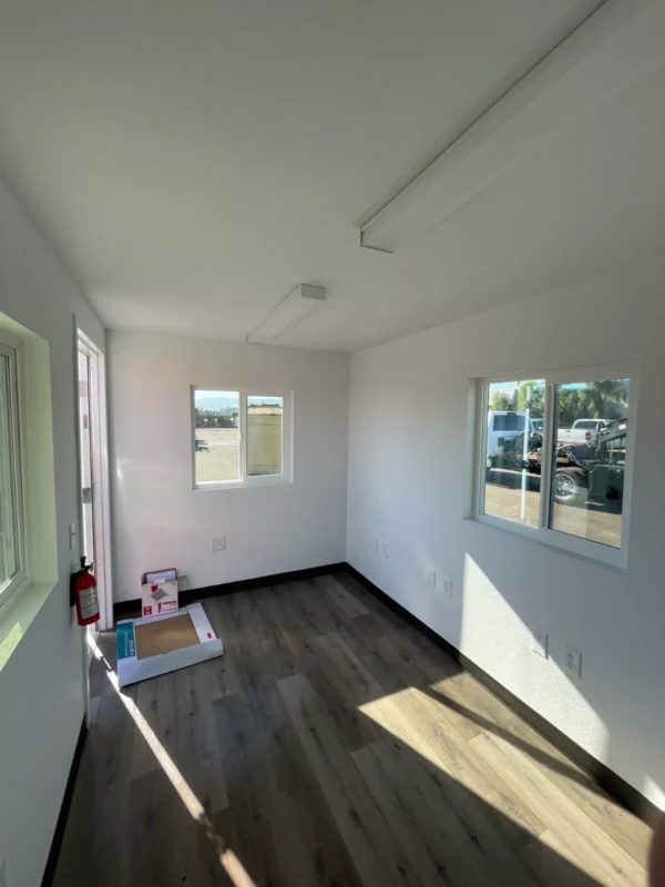 20 foot office in refurbished shipping container - Image 8