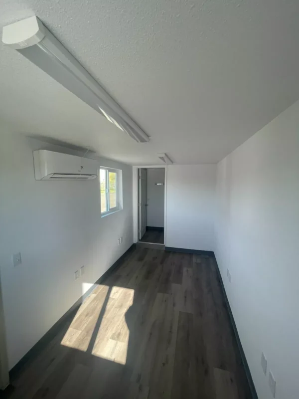 20 foot office in refurbished shipping container - Image 6