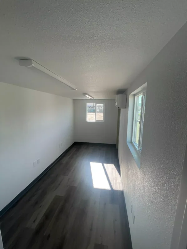 20 foot office in refurbished shipping container - Image 4
