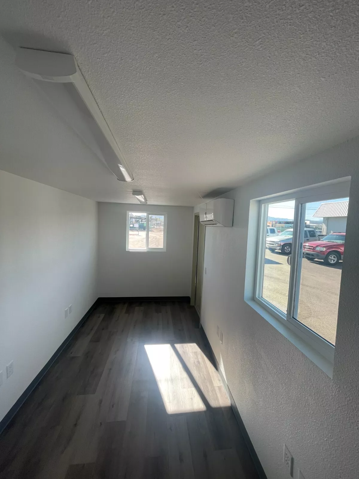20 foot office in refurbished shipping container - Image 3